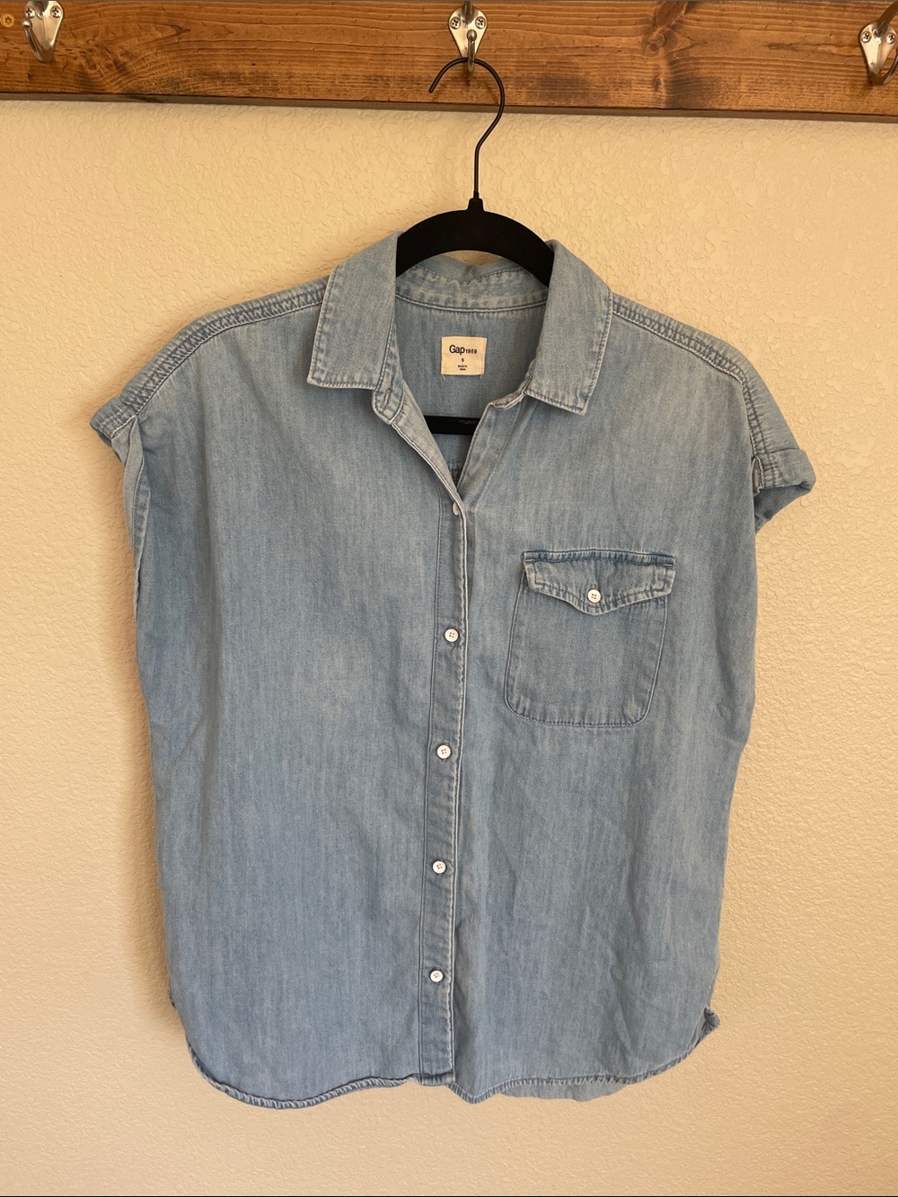 GAP Light Denim Chambray Relaxed Short Sleeve Button-Front Shirt S Minimalist